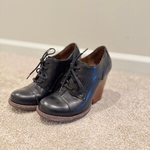 Korks Black Leather Ankle Booties